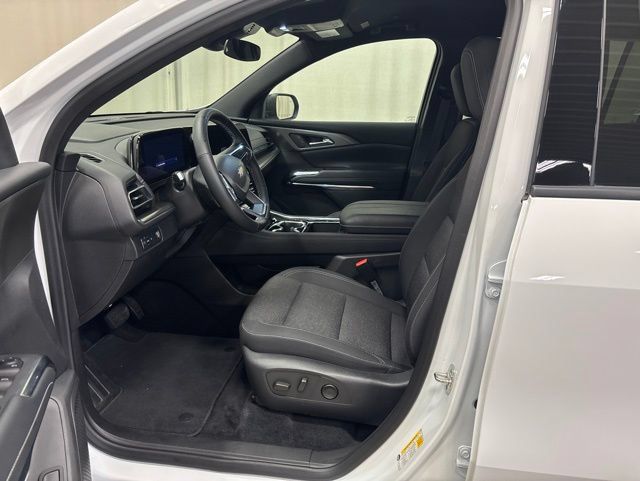 Used 2025 Chevrolet Traverse LT FWD image 15