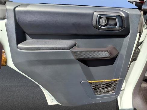 Used 2024 Ford Bronco Badlands image 11
