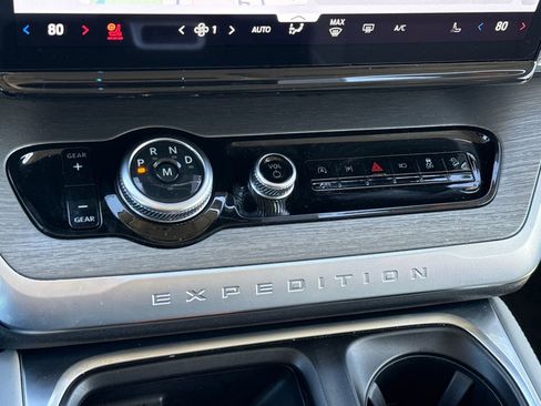 Certified 2025 Ford Expedition Max Platinum image 24