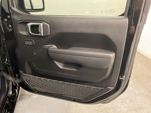 Used 2022 Jeep Wrangler Sport AWD/4WD image 19