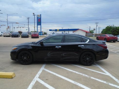 Used 2018 Nissan Altima 2.5 SR w/ SR Midnight Edition FWD image 4
