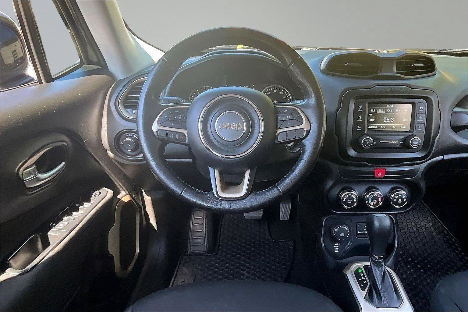 Used 2017 Jeep Renegade Latitude AWD/4WD image 5