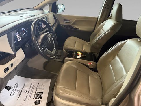 Used 2016 Toyota Sienna XLE AWD/4WD image 11