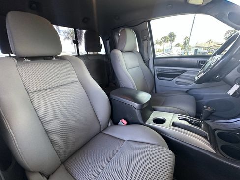 Used 2015 Toyota Tacoma PreRunner image 12