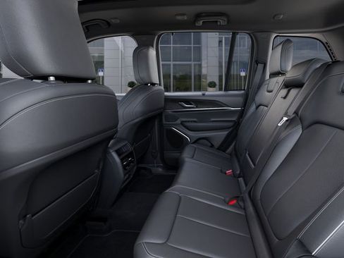 New 2025 Jeep Grand Cherokee Limited w/ Luxury Tech Group II AWD/4WD image 23