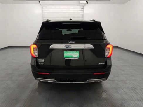 Used 2023 Ford Explorer XLT w/ Equipment Group 202A image 7