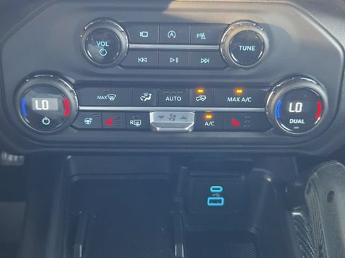 Used 2025 Ford Bronco Raptor AWD/4WD image 17