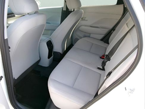 Used 2025 Hyundai Kona SEL FWD image 9