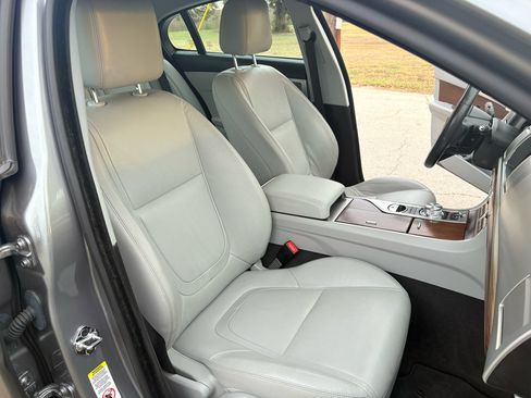 Used 2015 Jaguar XF Premium image 41