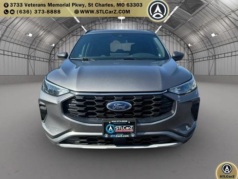 Used 2023 Ford Escape ST-Line w/ Tech Pack #1 AWD/4WD image 8