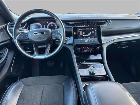 Used 2022 Jeep Grand Cherokee Altitude image 12