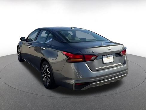 Used 2025 Nissan Altima 2.5 SV image 11