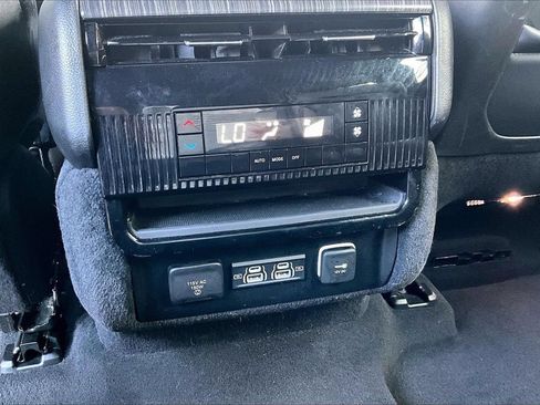 Certified 2024 Jeep Wagoneer L Series II w/ Flexible Seating Group AWD/4WD image 15