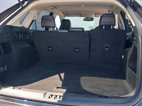 Used 2024 Ford Edge SEL image 9