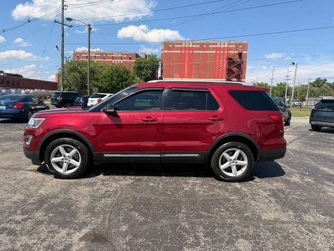 Used 2016 Ford Explorer XLT w/ Equipment Group 202A AWD/4WD image 4