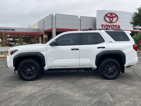 Used 2025 Toyota 4Runner SR5 AWD/4WD image 8