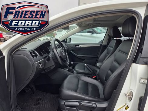 Used 2017 Volkswagen Jetta SE FWD image 12