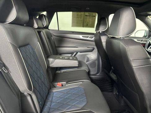 Used 2024 Volkswagen Atlas Cross Sport SEL Premium R-Line AWD/4WD image 27