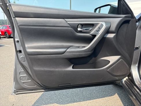 Used 2017 Nissan Altima 2.5 SR w/ Midnight Edition Package FWD image 18