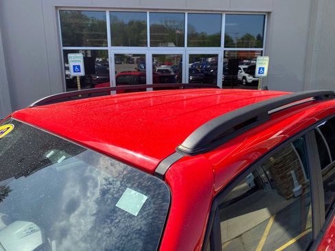 Used 2019 Jeep Renegade Latitude w/ Cold Weather Group AWD/4WD image 5