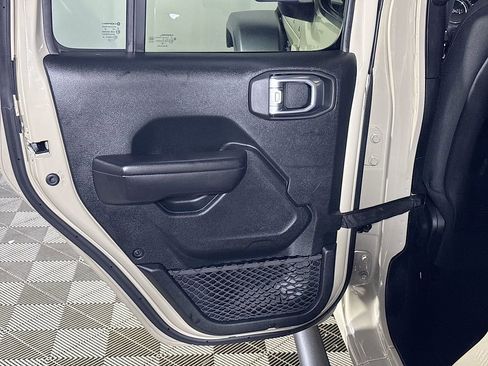 Used 2020 Jeep Gladiator Mojave image 19