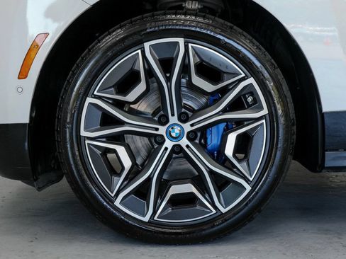 Used 2024 BMW iX xDrive50 w/ Premium Package AWD/4WD image 8