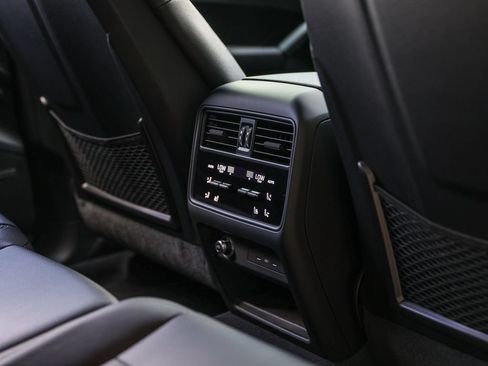 Certified 2024 Porsche Cayenne AWD/4WD image 36