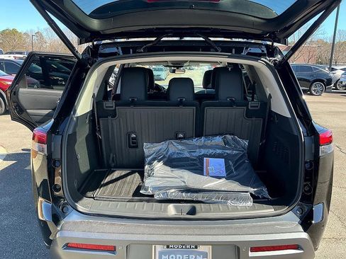 New 2026 Nissan Pathfinder Platinum image 27