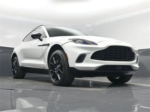 Used 2021 Aston Martin DBX image 40