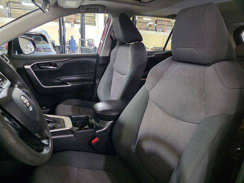 Used 2019 Toyota RAV4 XLE w/ Carpet Mat Package AWD/4WD image 22