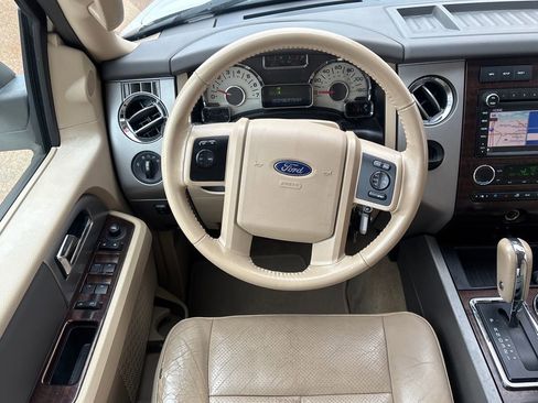 Used 2014 Ford Expedition XLT w/ Equipment Group 202A RWD image 2