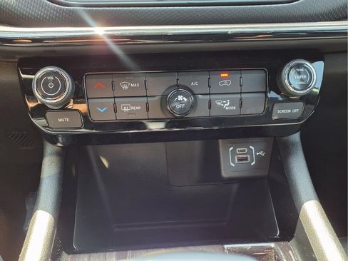 New 2026 Jeep Compass Latitude AWD/4WD image 28
