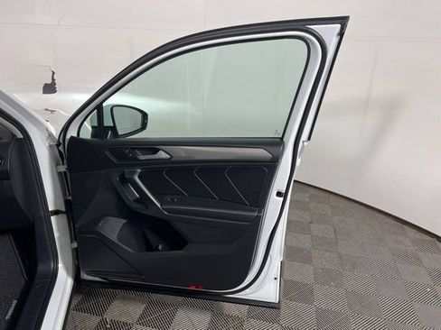 Used 2022 Volkswagen Tiguan SE AWD/4WD image 24