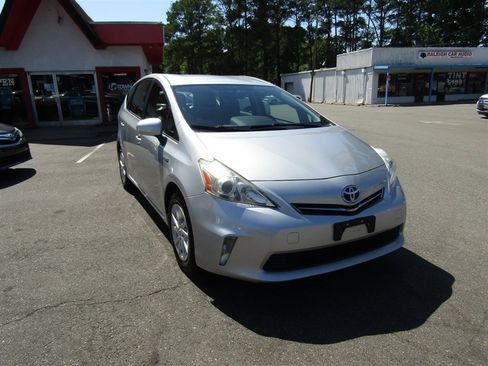 Used 2012 Toyota Prius V Two FWD image 10