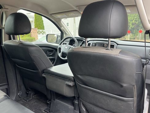 Used 2017 Nissan Titan S image 11