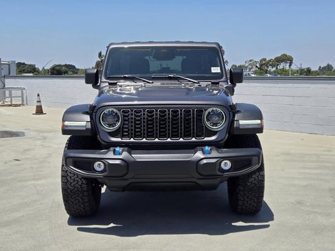 Used 2025 Jeep Wrangler Unlimited Rubicon 4xe w/ Convenience Group AWD/4WD image 3