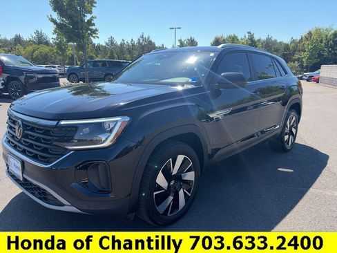 Used 2024 Volkswagen Atlas Cross Sport SE AWD/4WD image 3