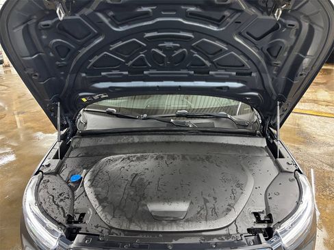 Certified 2022 Volvo XC40 P8 Recharge Plus image 9