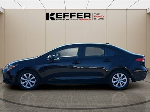 Used 2023 Toyota Corolla LE image 2