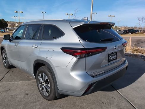 Used 2024 Toyota Highlander XLE image 5