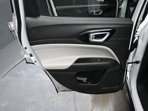 Used 2025 Jeep Compass Limited image 13