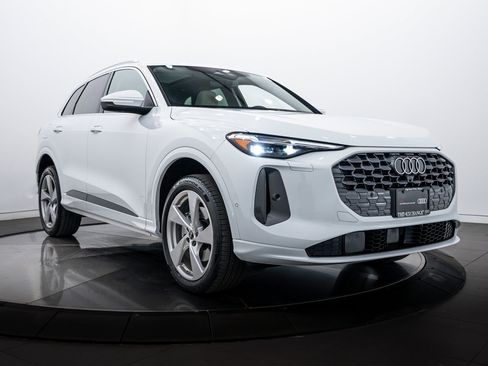 Certified 2025 Audi Q5 Premium Plus w/ Premium Plus image 2