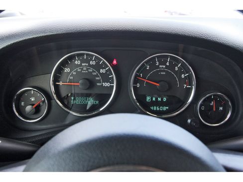 Used 2018 Jeep Wrangler Unlimited Sahara w/ Connectivity Group AWD/4WD image 16