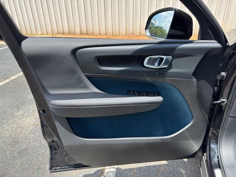 Used 2023 Volvo XC40 Recharge Plus AWD/4WD image 38