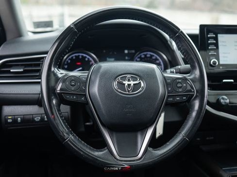 Used 2021 Toyota Camry SE w/ Cold Weather Package image 23