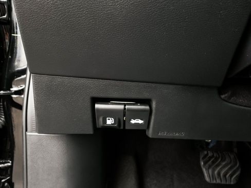Used 2025 Nissan Versa SV w/ Trunk Package FWD image 17