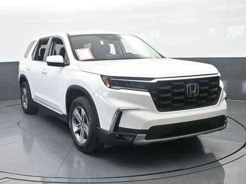 Used 2025 Honda Pilot EX-L image 9