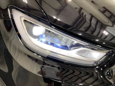 Used 2025 Chrysler Pacifica Limited FWD image 29