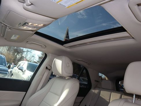 Used 2021 Mercedes-Benz GLE 350 4MATIC w/ Premium Package image 13