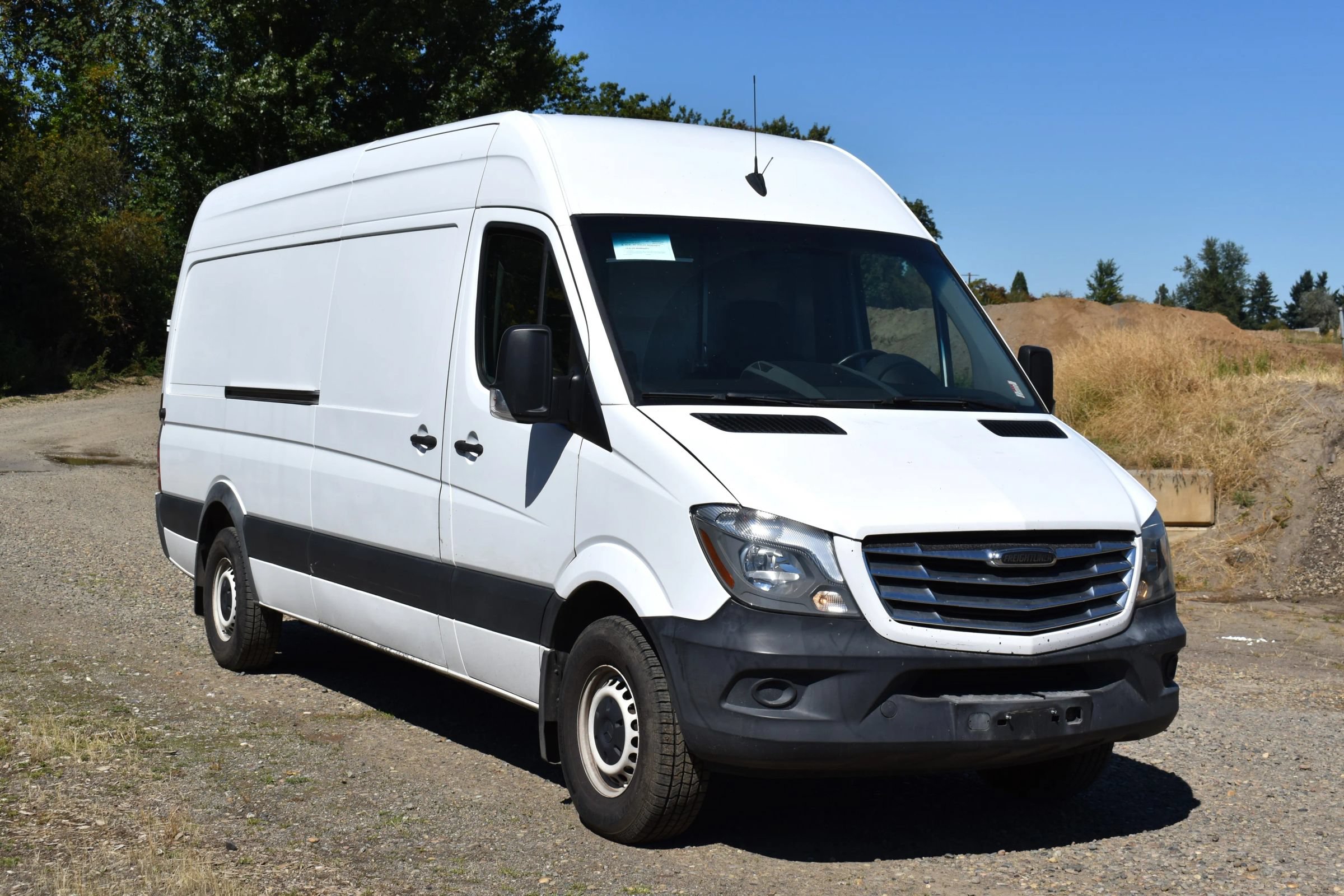 Used 2017 Freightliner Sprinter 2500 RWD image 1